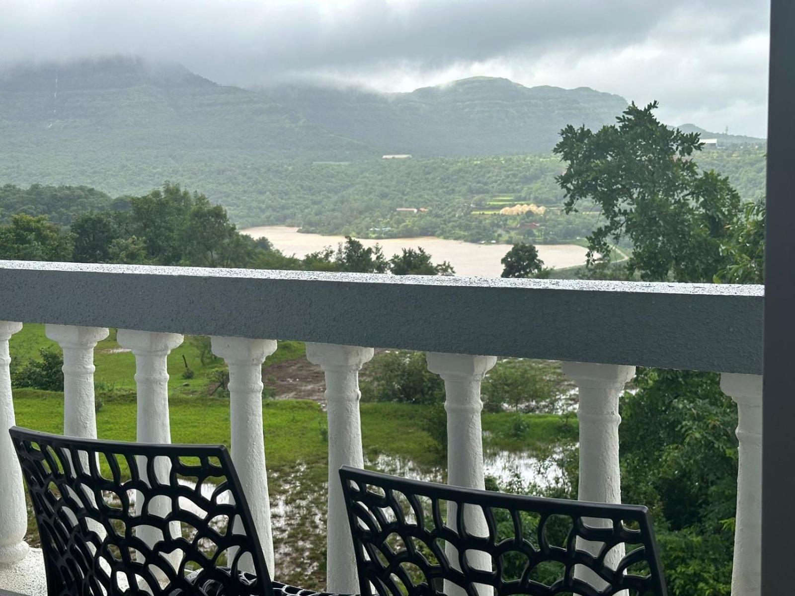 Prana Healing House Villa Pune Bagian luar foto